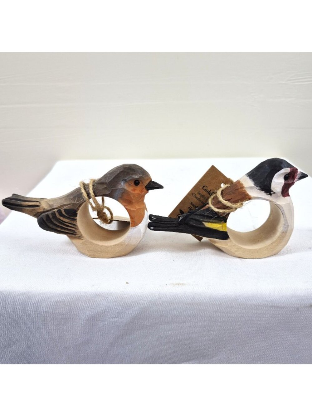 Set of 6 Wildlife Garden Napkin Rings Handcarved Wooden Bird Goldfinch Robin - Picture 2 of 6